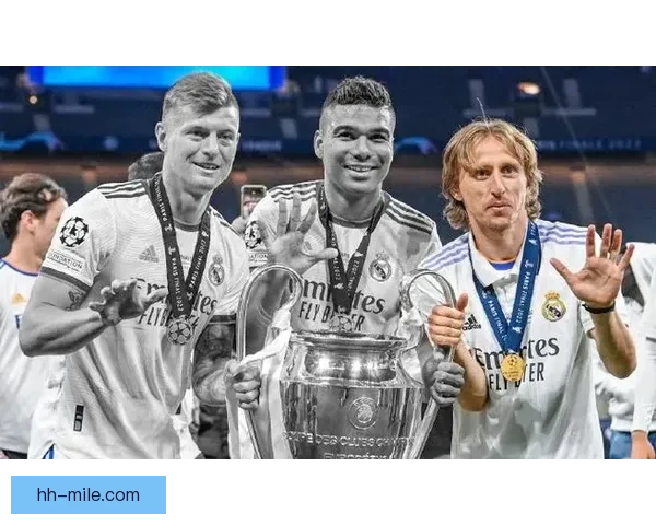 克罗斯在伯纳乌举办盛大告别仪式告别皇马球迷